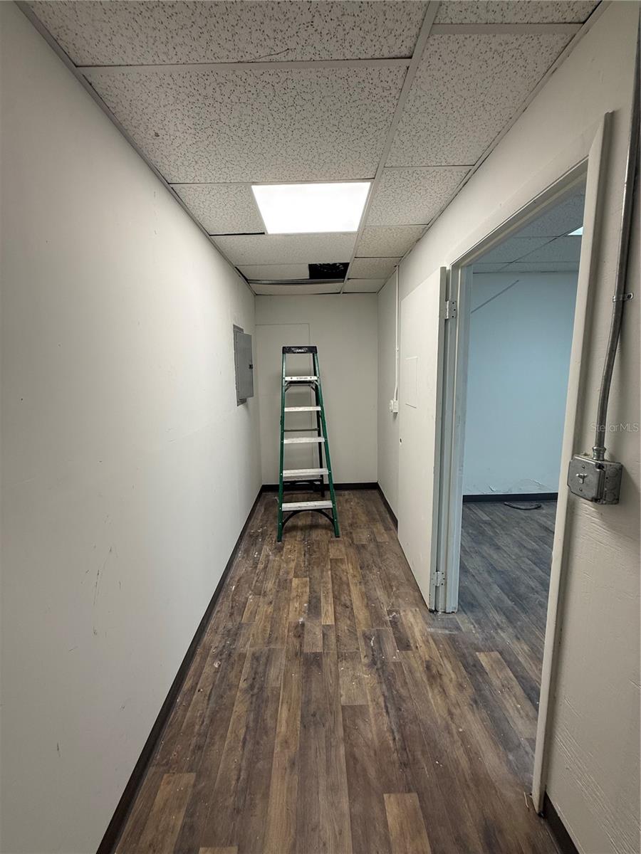 OCALA SQUARE - Commercial Lease