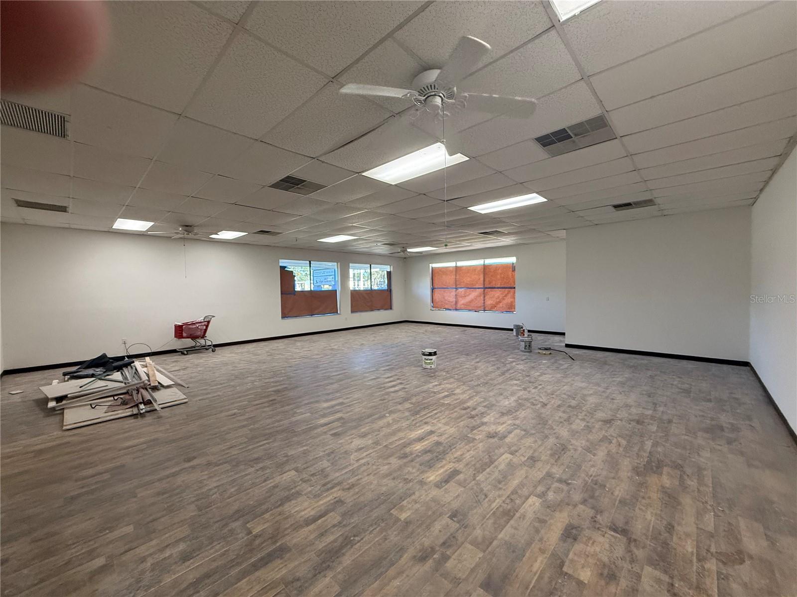 OCALA SQUARE - Commercial Lease