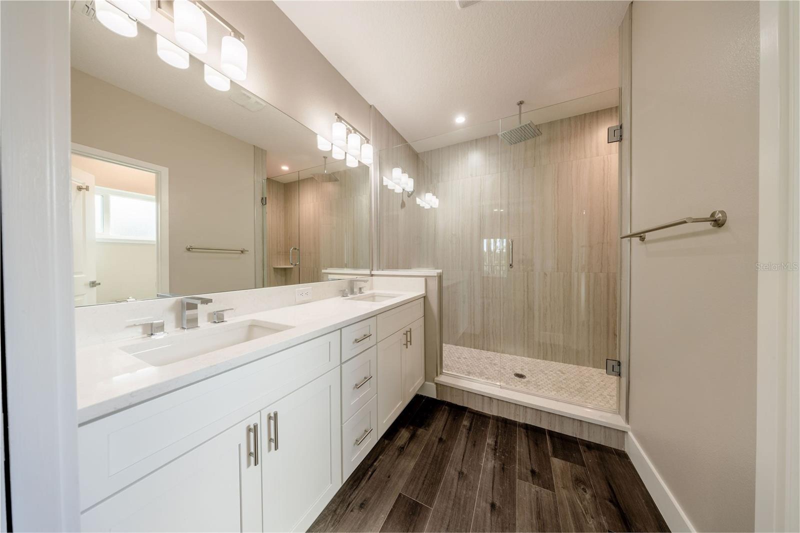 LAND LAKES UN 02 - Residential