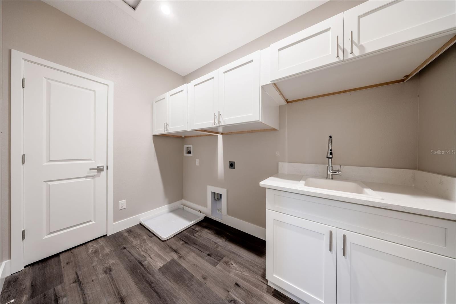 LAND LAKES UN 02 - Residential