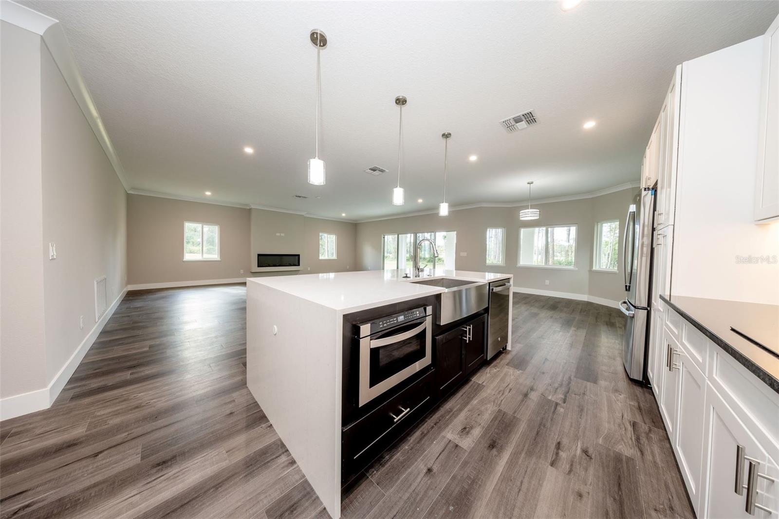 LAND LAKES UN 02 - Residential