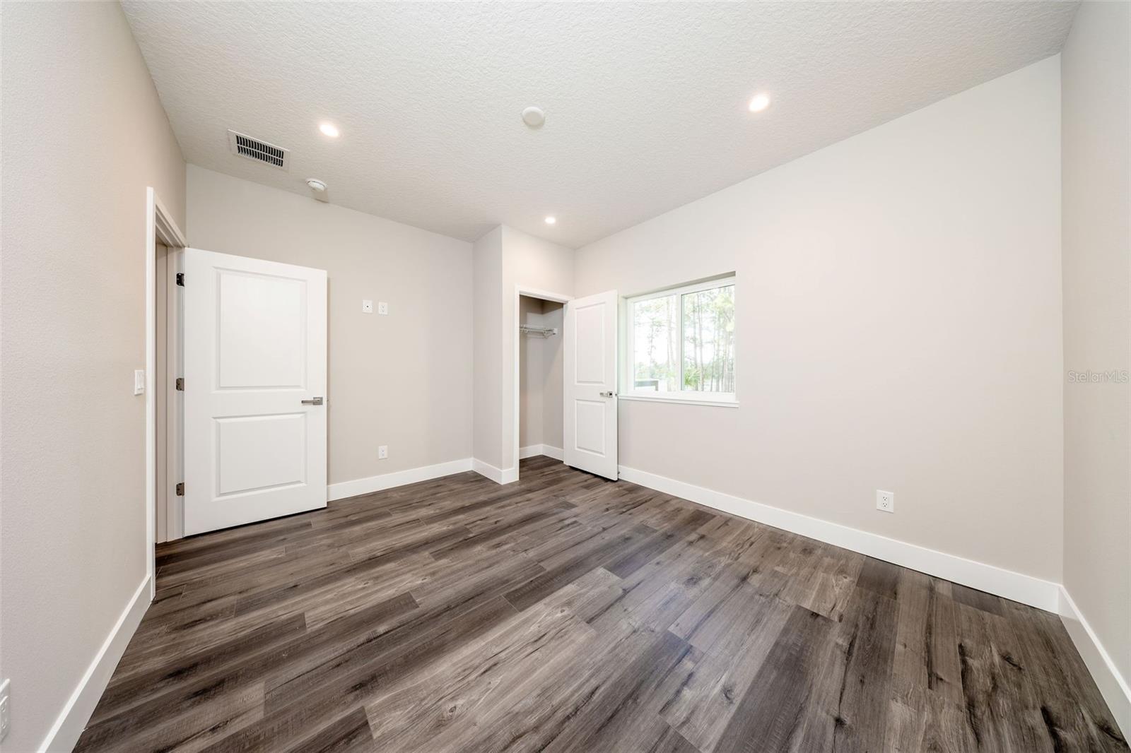 LAND LAKES UN 02 - Residential