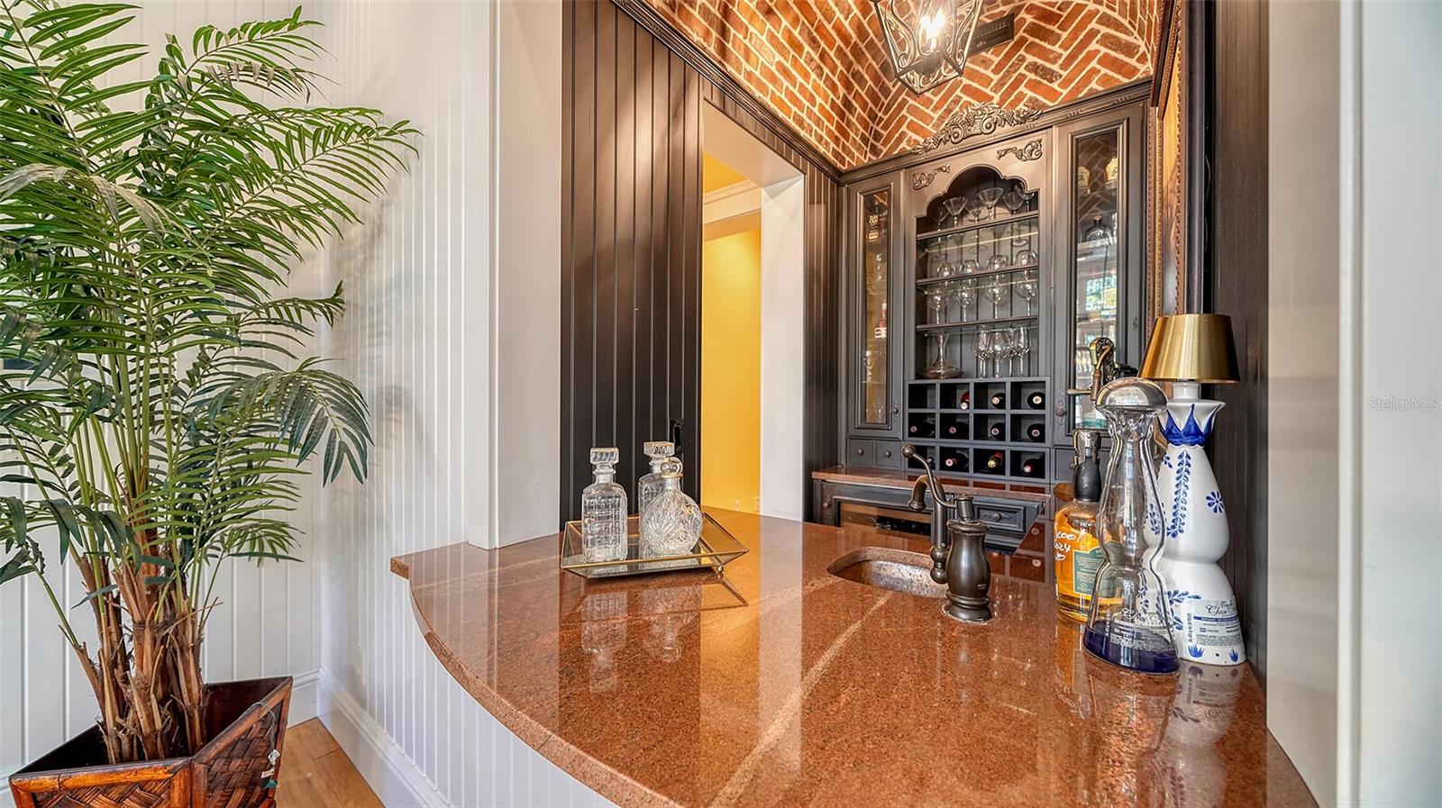 HIDDEN HARBOR - Residential