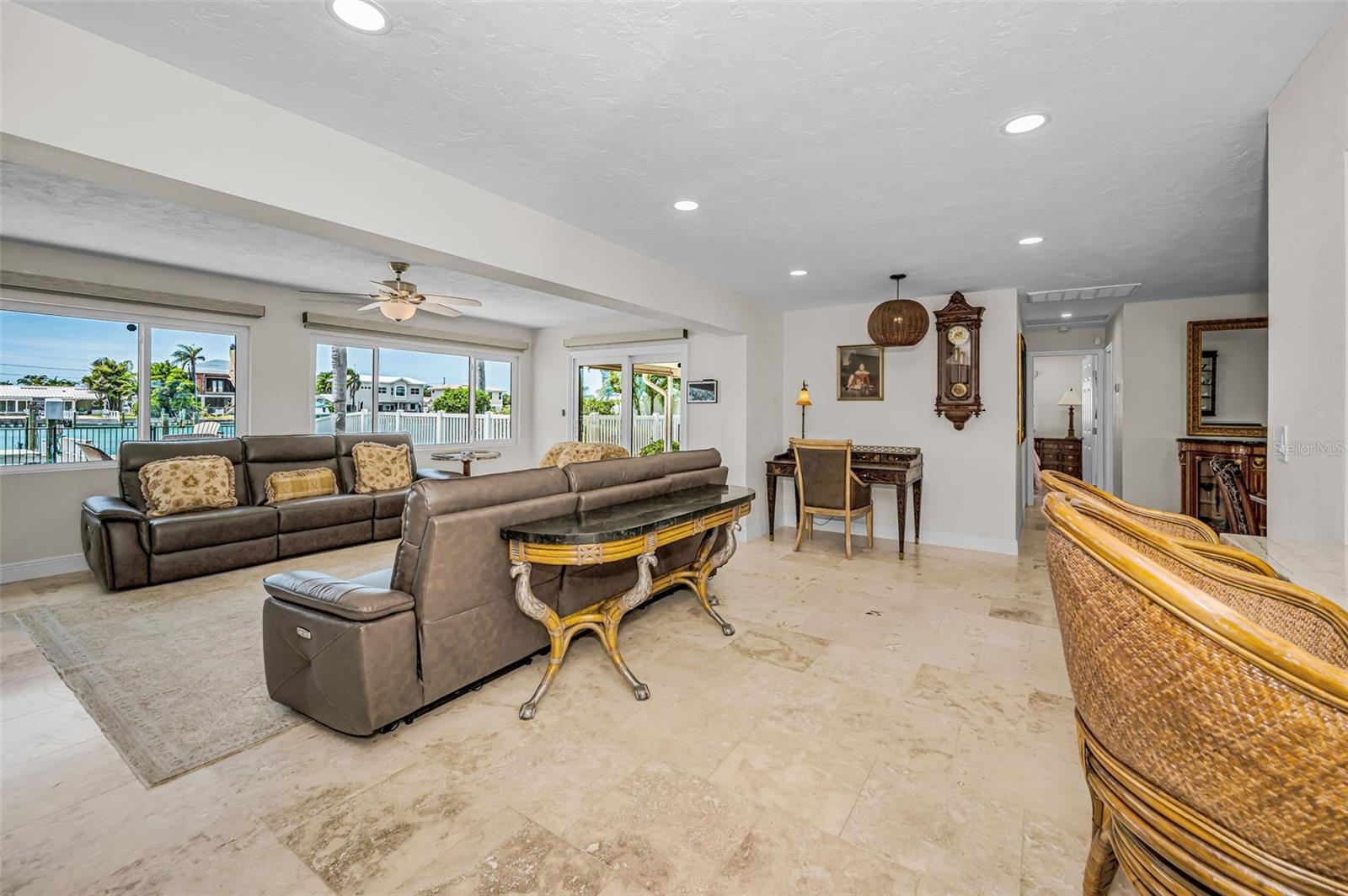 CAPRI ISLE - Residential