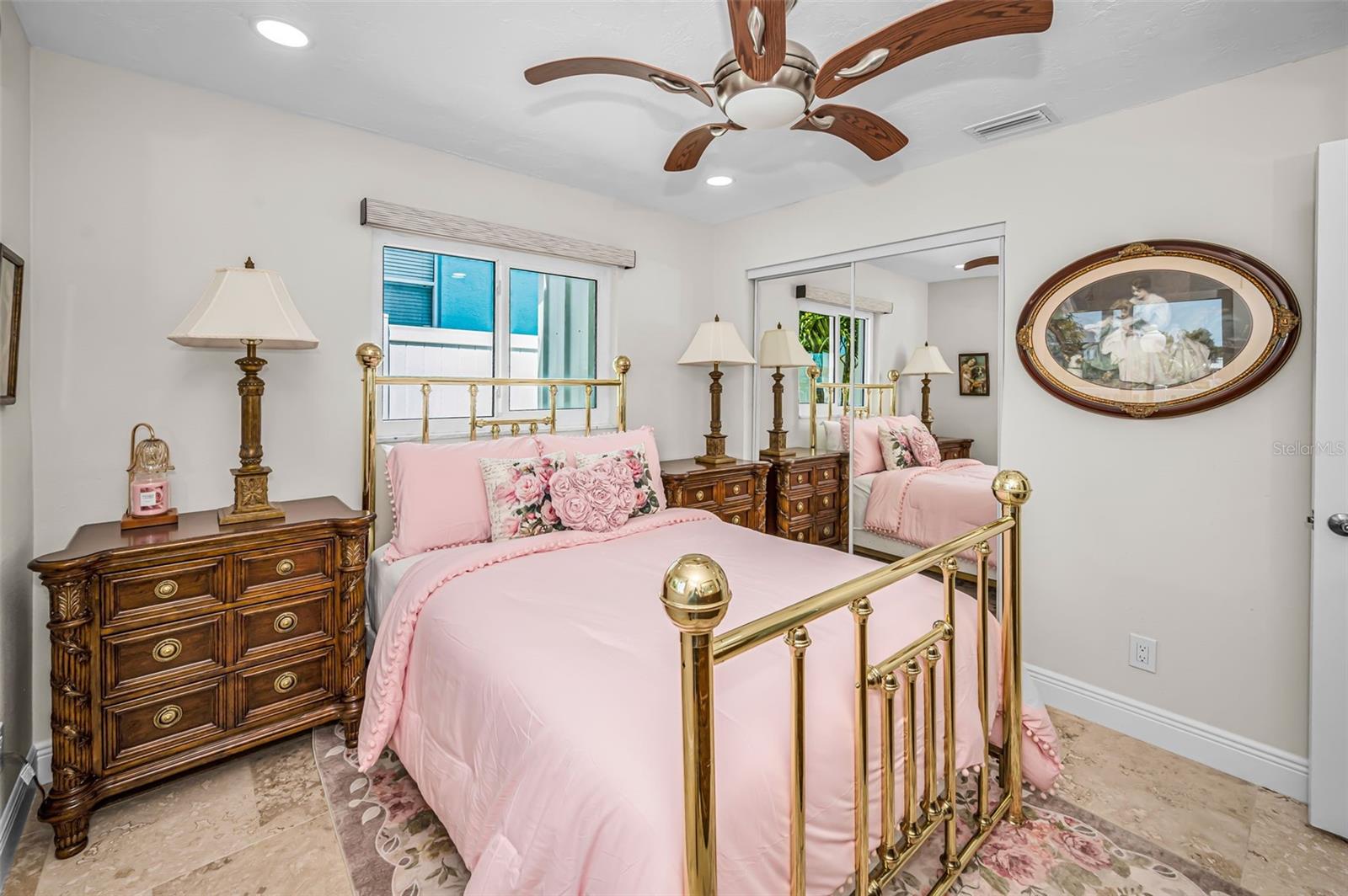 CAPRI ISLE - Residential
