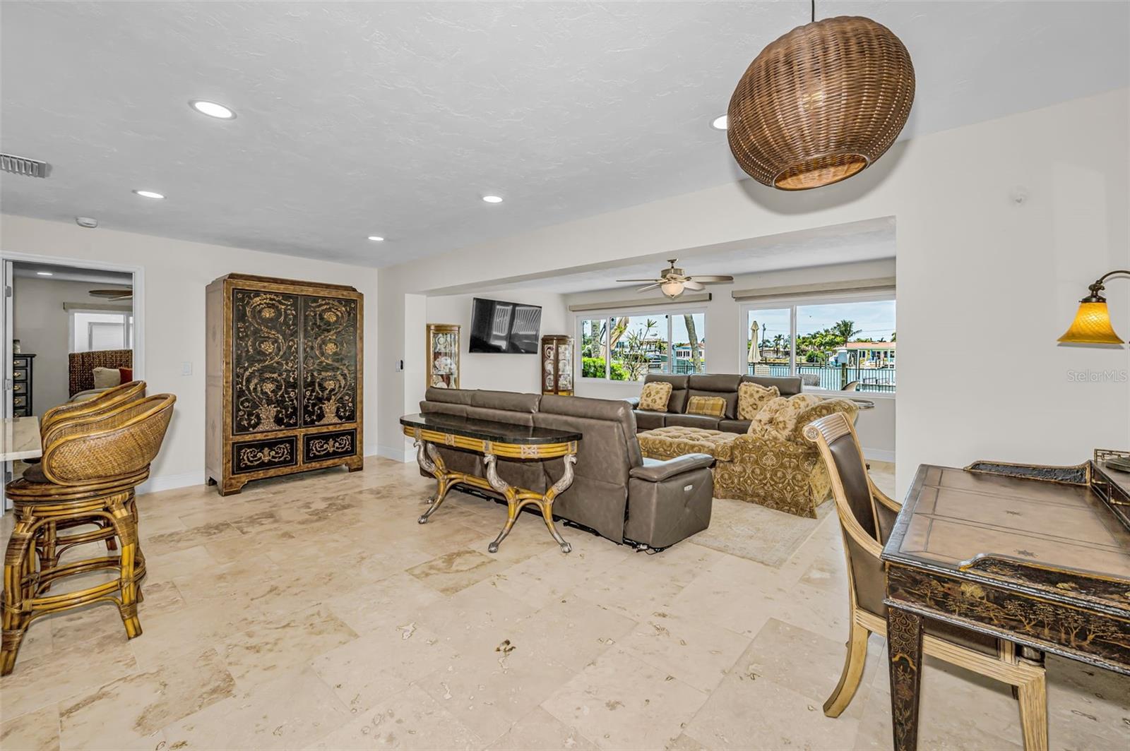 CAPRI ISLE - Residential
