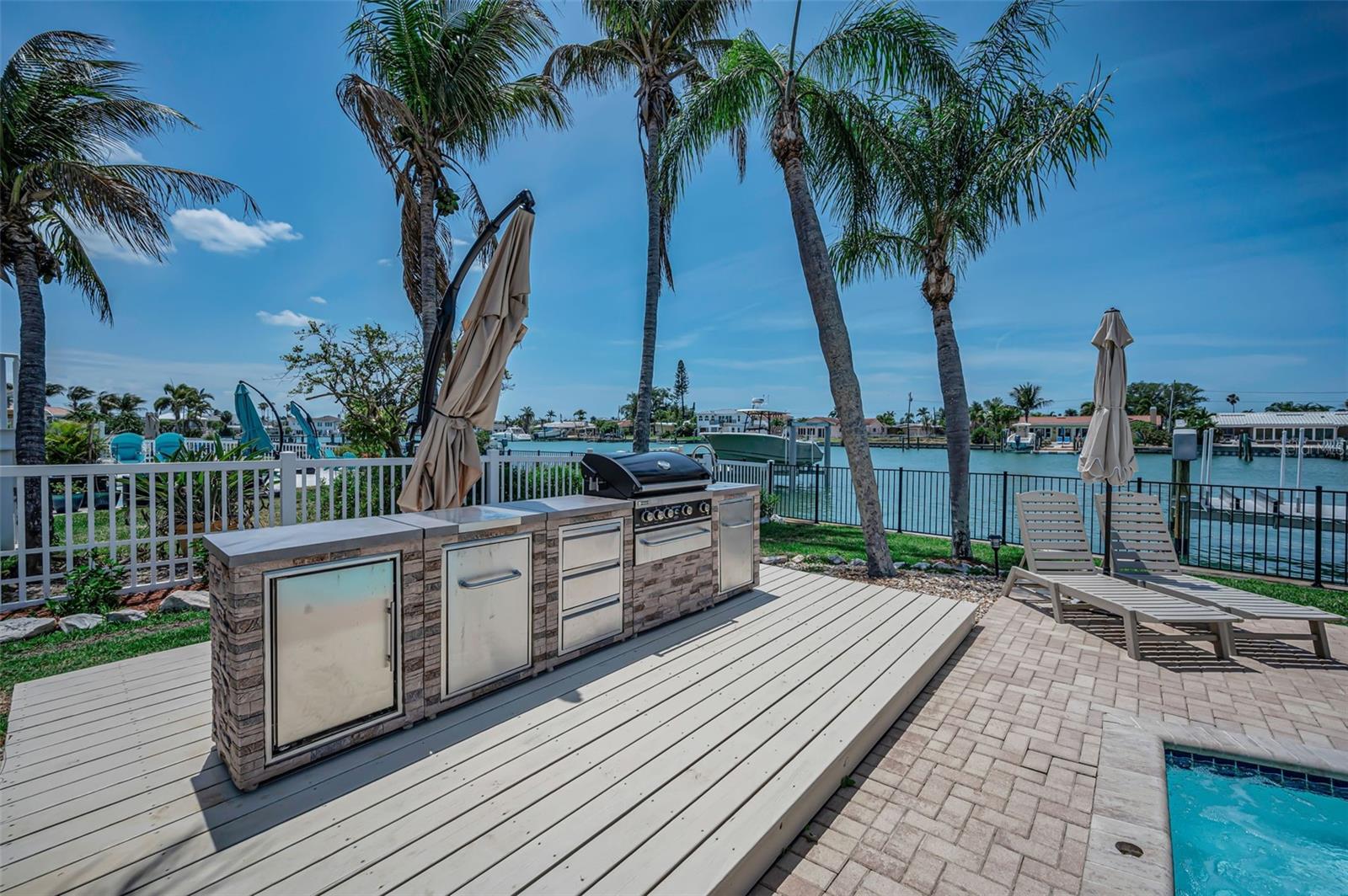 CAPRI ISLE - Residential