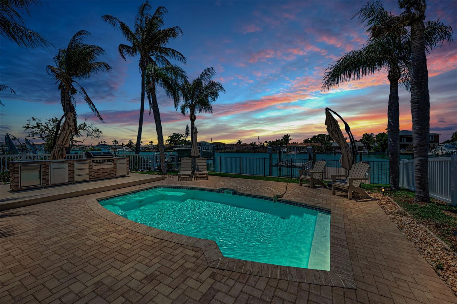 CAPRI ISLE - Residential