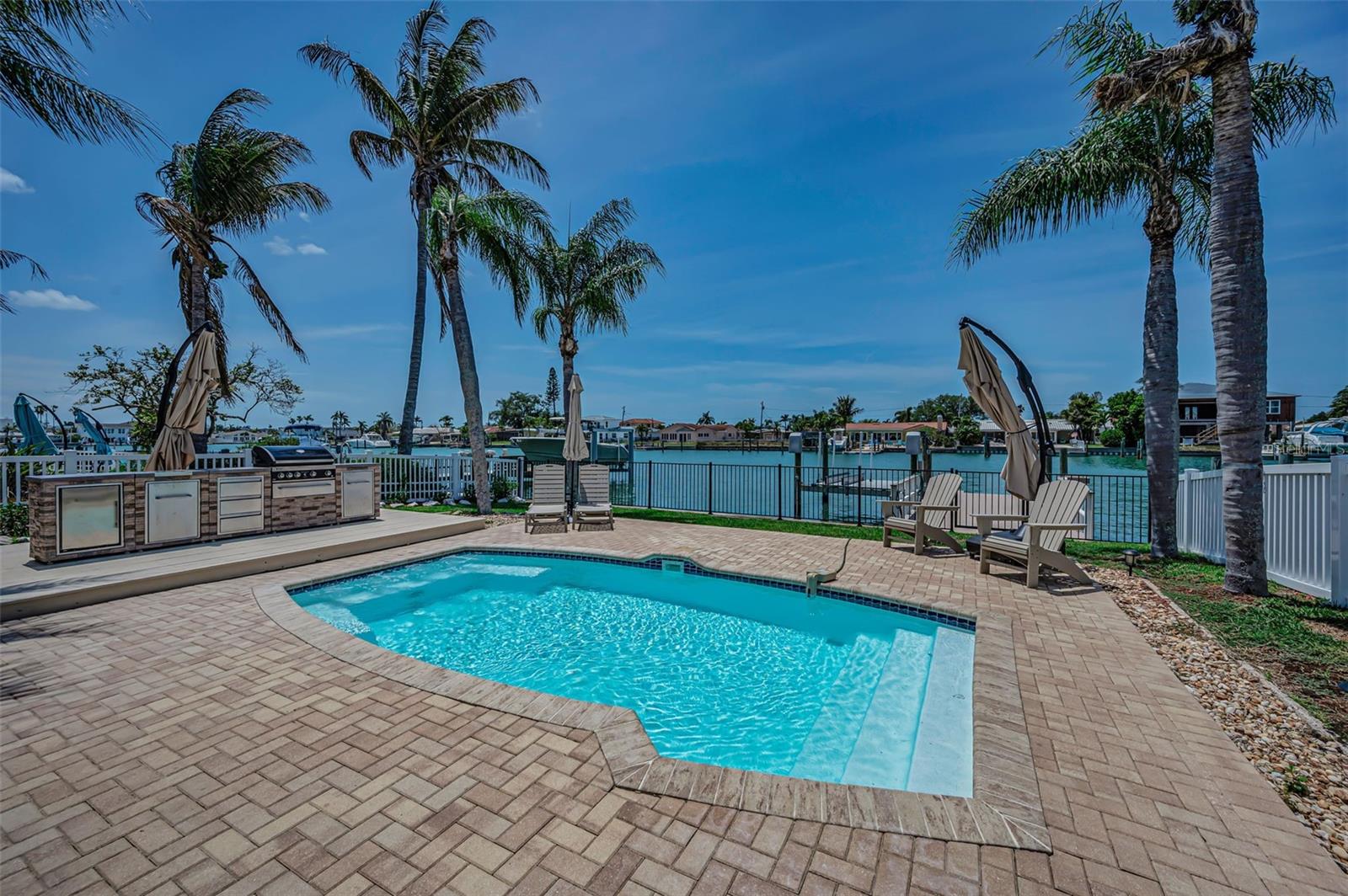 CAPRI ISLE - Residential