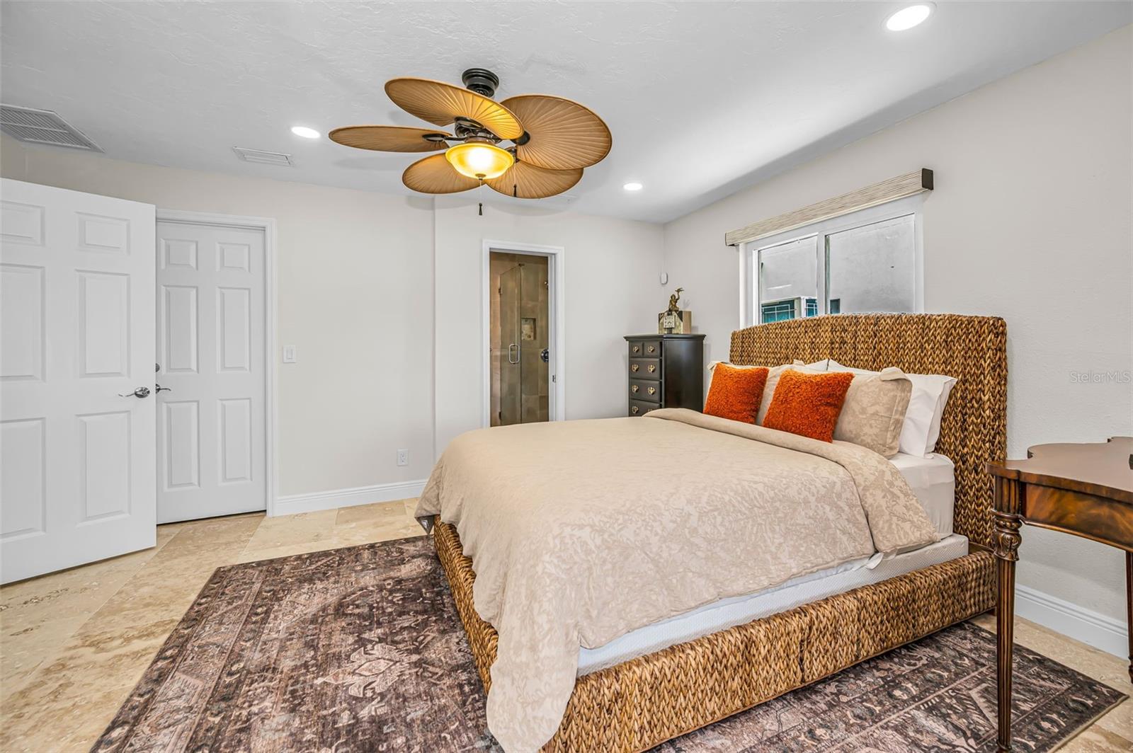 CAPRI ISLE - Residential
