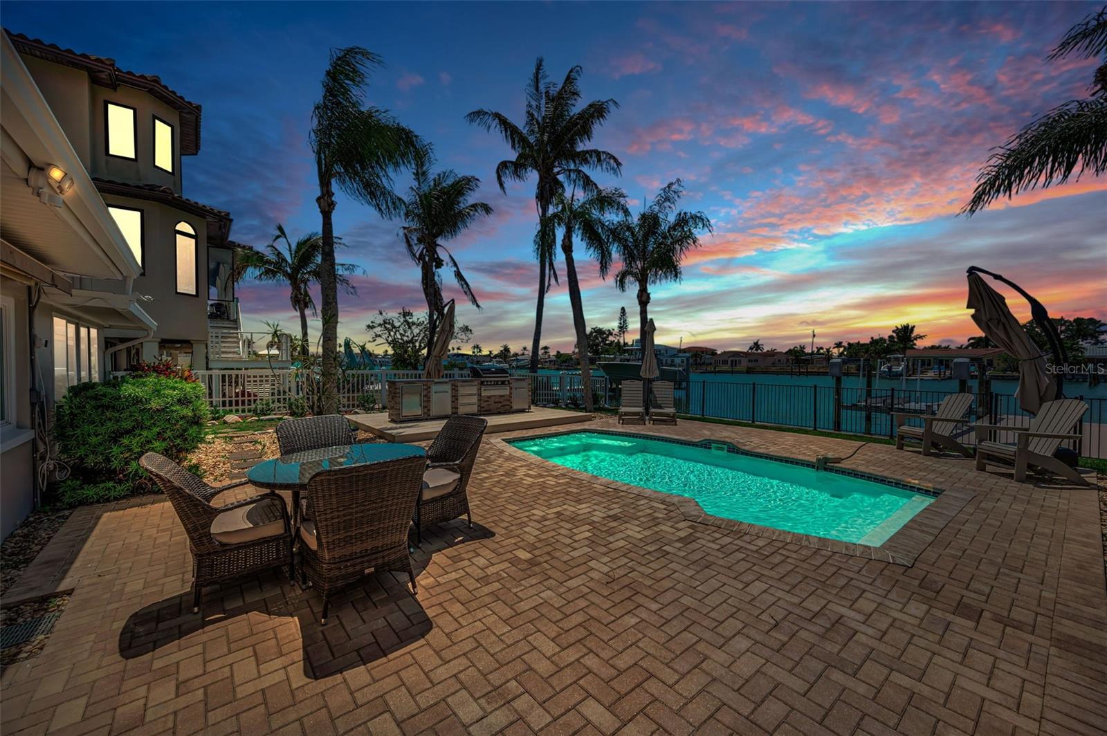 CAPRI ISLE - Residential