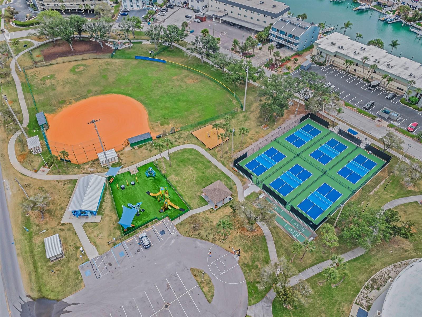 CAPRI ISLE - Residential
