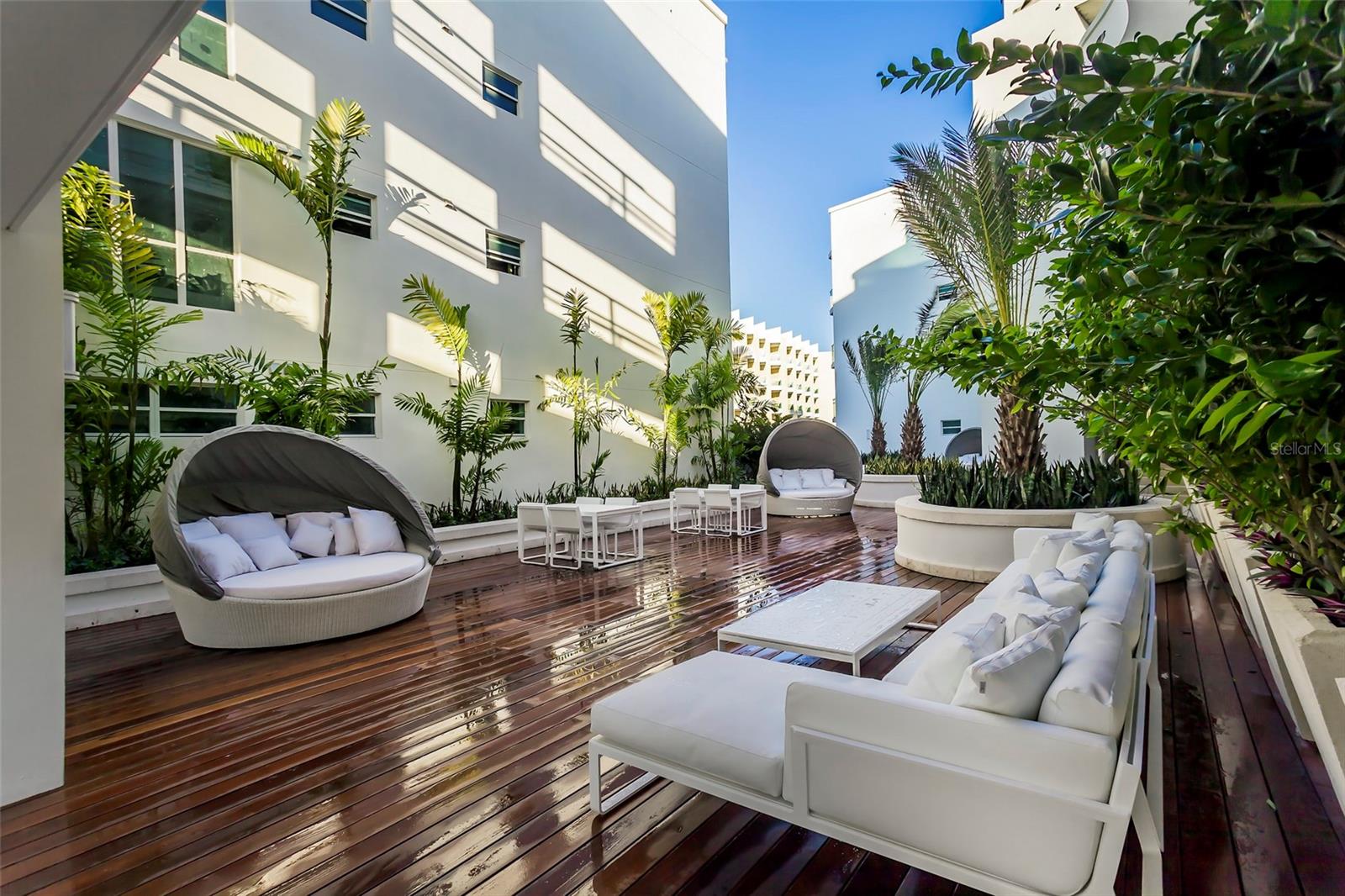 BAHIA PLAZA - Residential