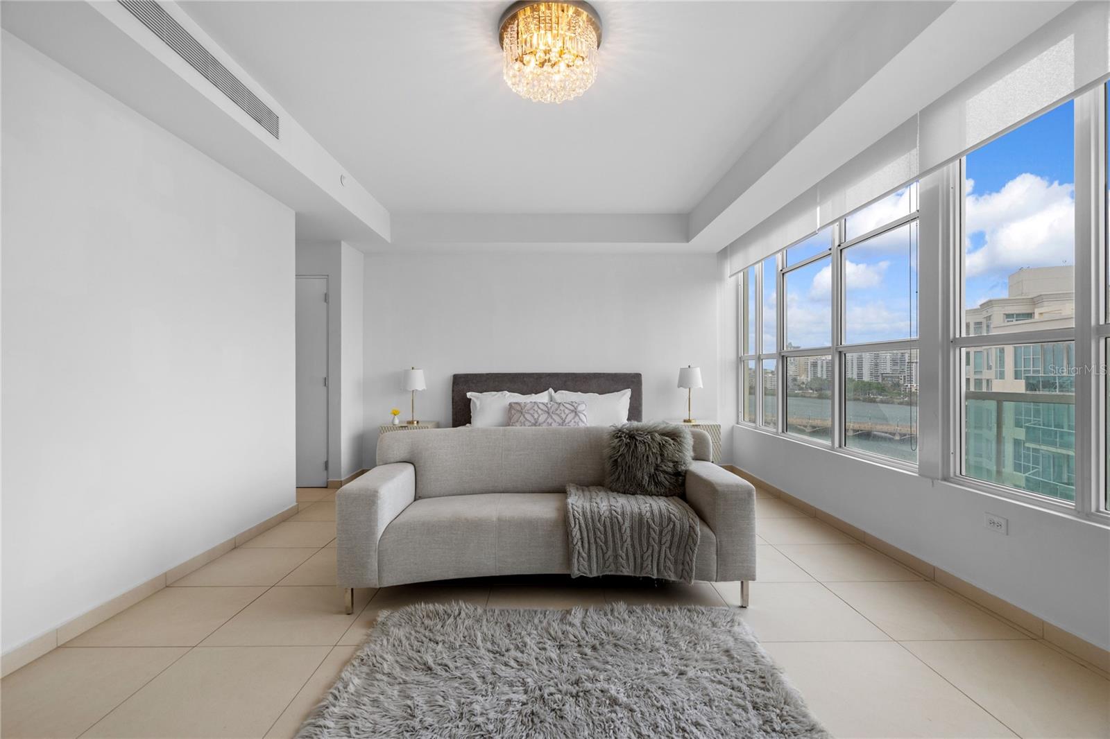 BAHIA PLAZA - Residential