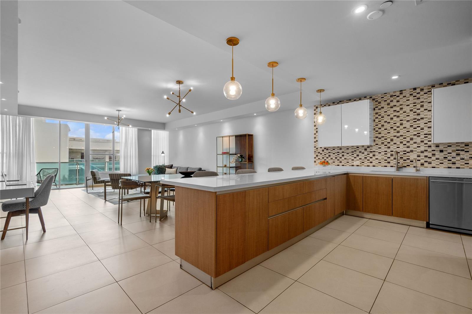 BAHIA PLAZA - Residential