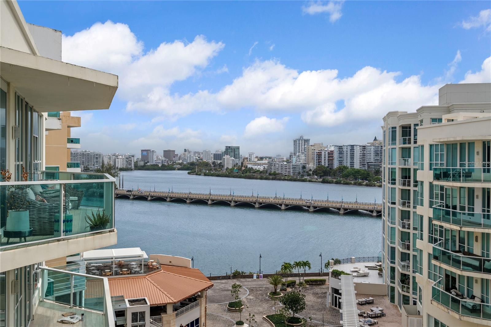 BAHIA PLAZA - Residential