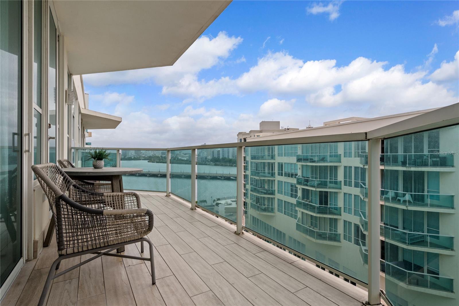 BAHIA PLAZA - Residential