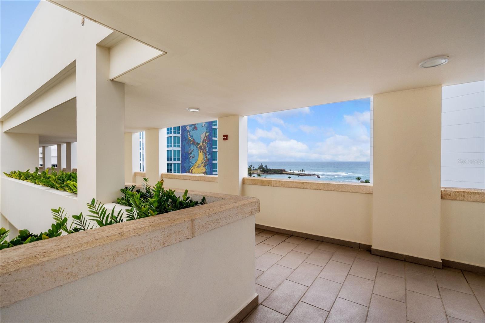 BAHIA PLAZA - Residential