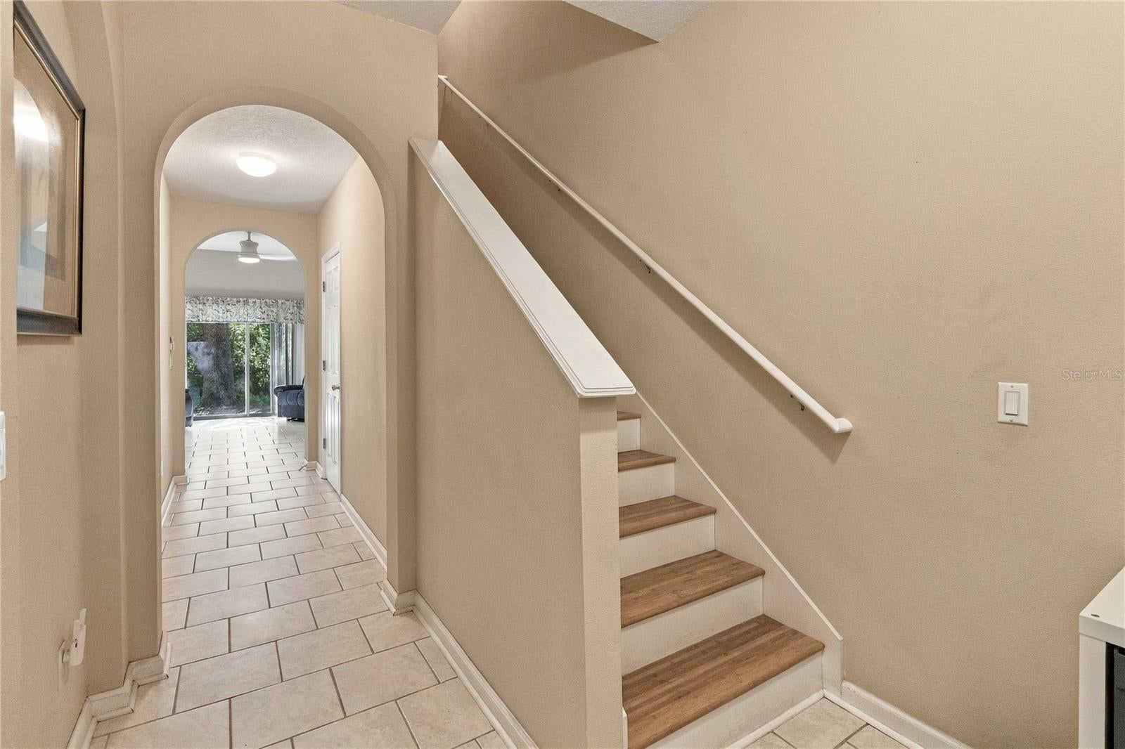 933 PINE POINTE LANE