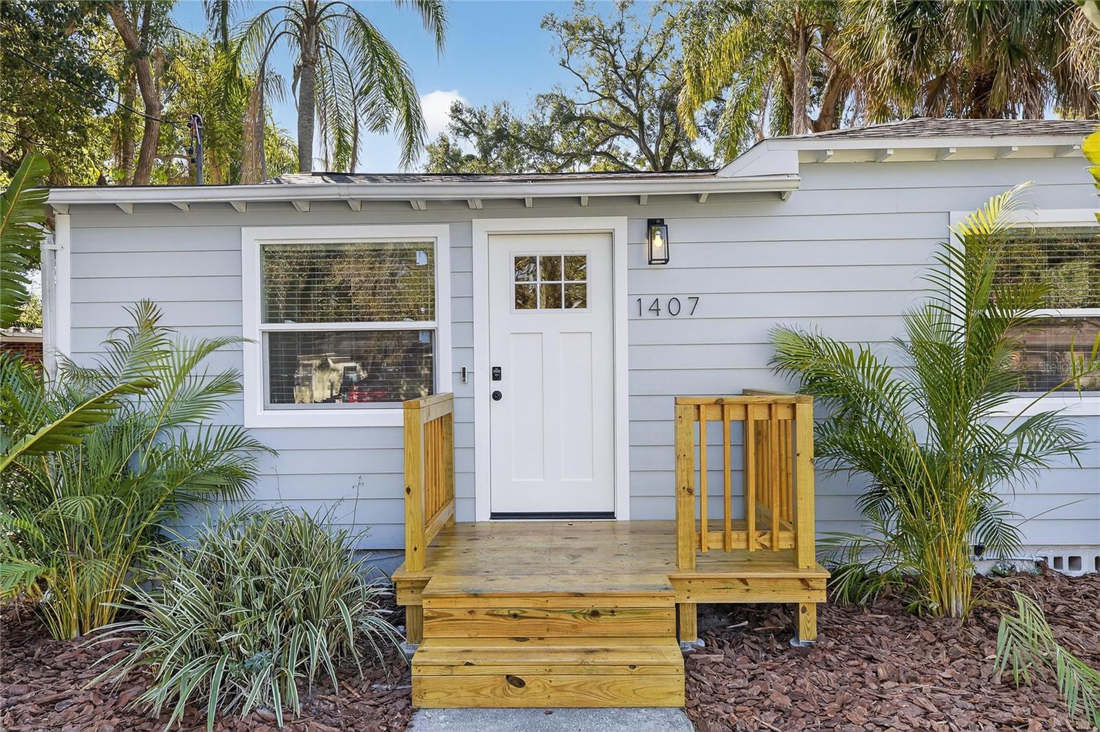 1407 E NORTH STREET 1