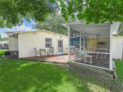 A home in LAKE WALES