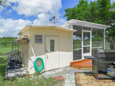 A home in LAKE WALES