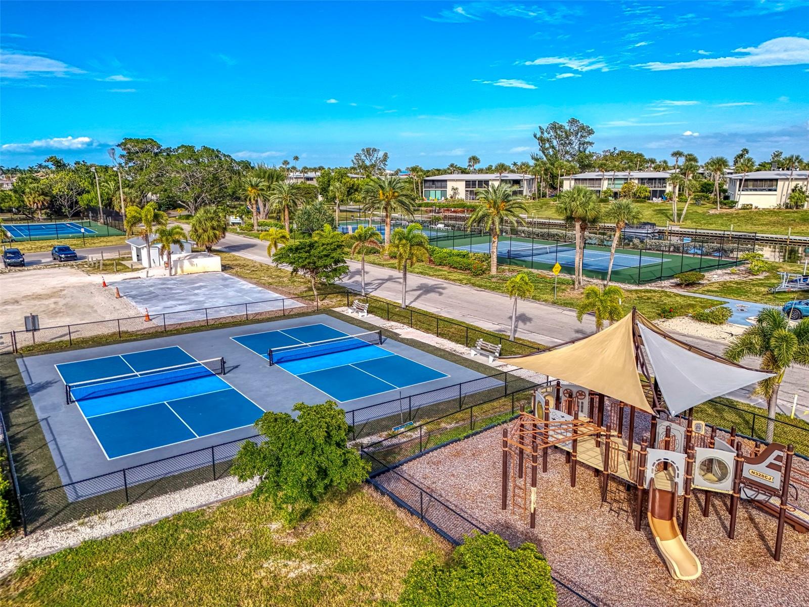 WESTBAY POINT & MOORINGS II - Residential