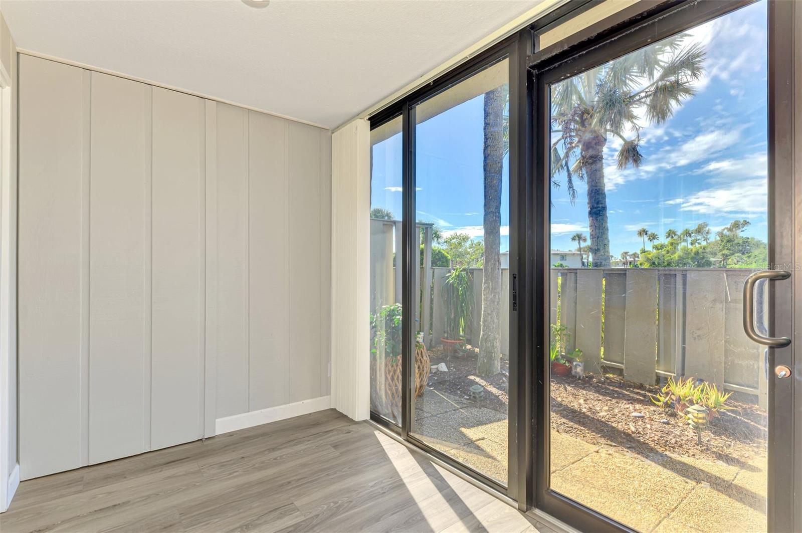 WESTBAY POINT & MOORINGS II - Residential