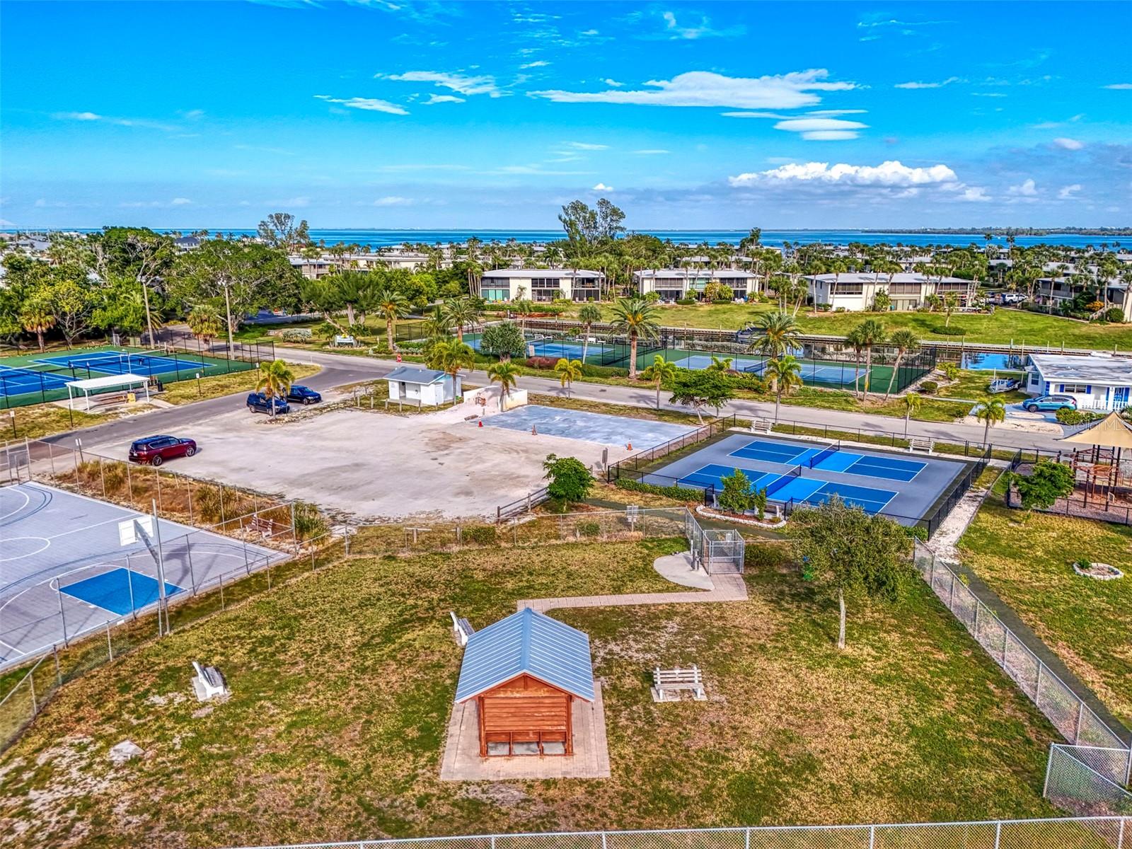 WESTBAY POINT & MOORINGS II - Residential