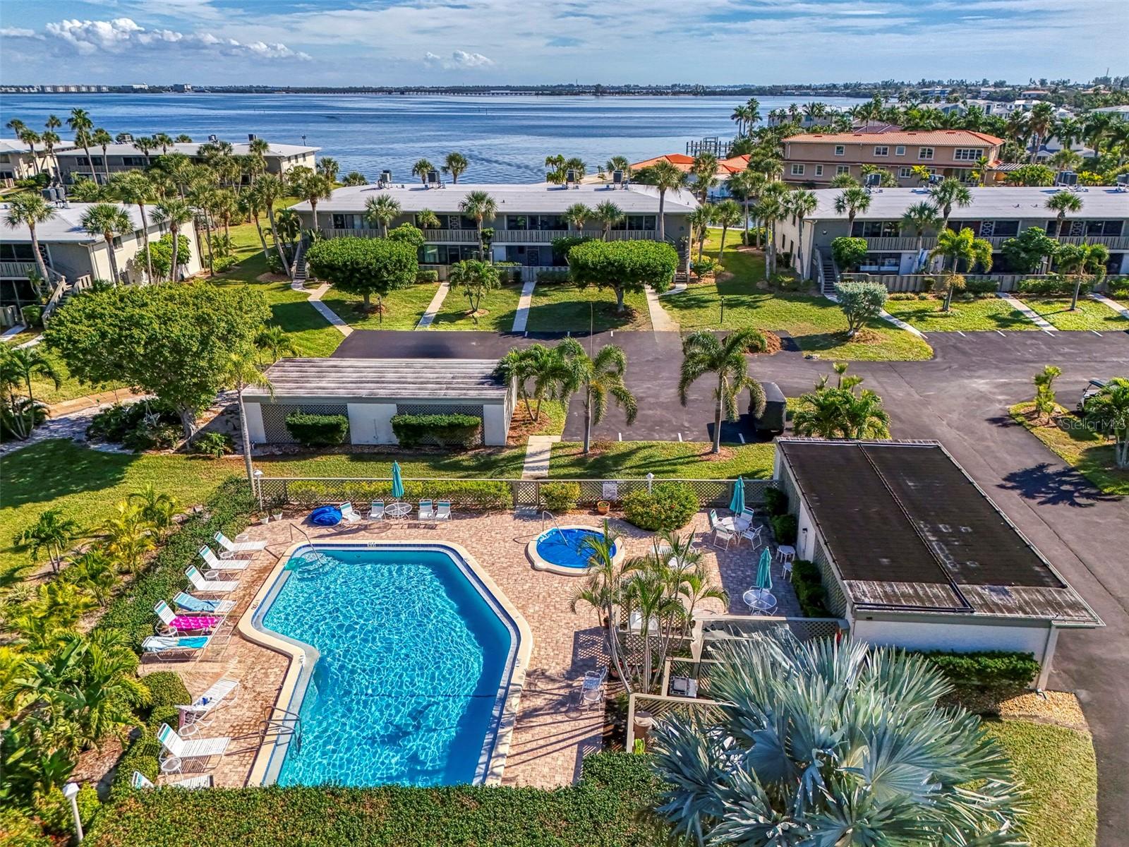 WESTBAY POINT & MOORINGS II - Residential