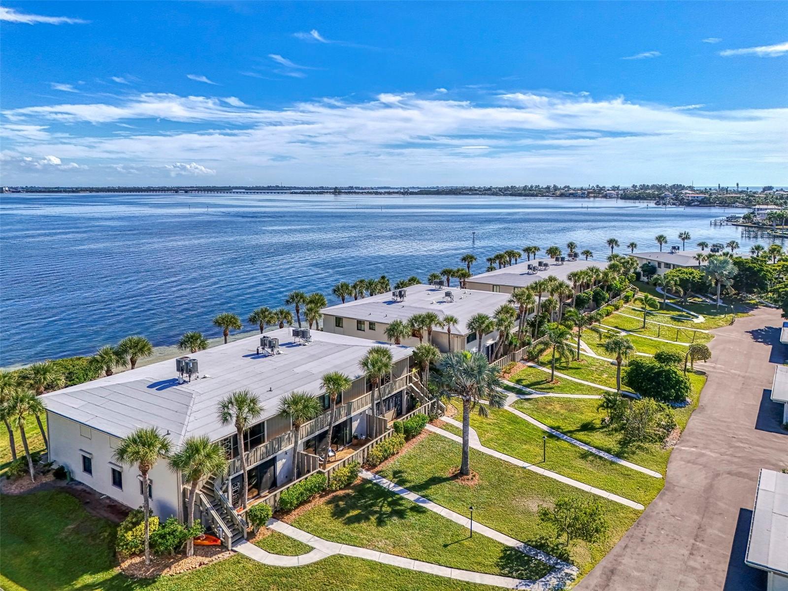 WESTBAY POINT & MOORINGS II - Residential