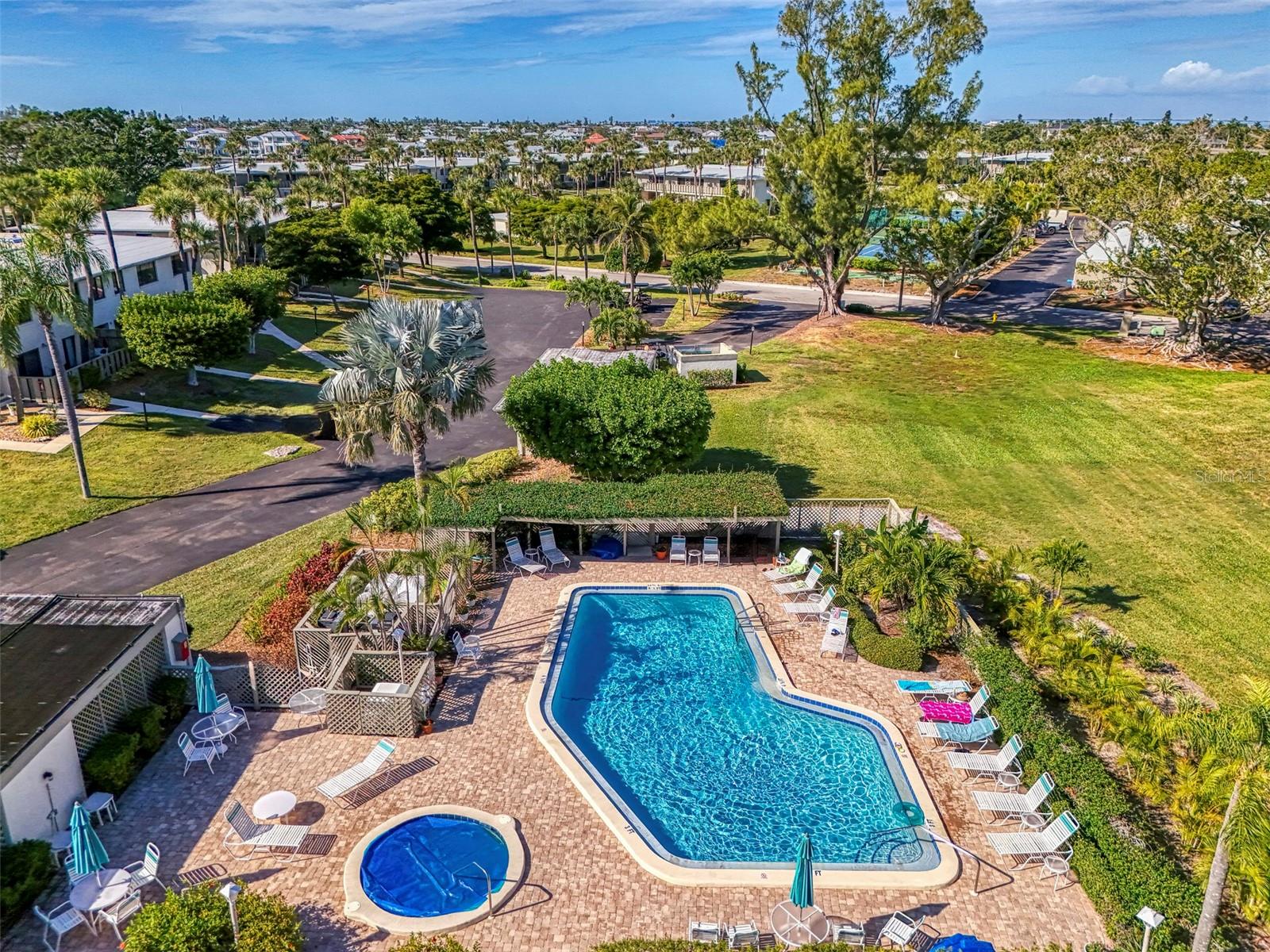 WESTBAY POINT & MOORINGS II - Residential