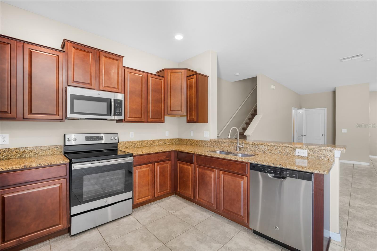 HAWKS POINT PH N TWNHMS - Residential Lease