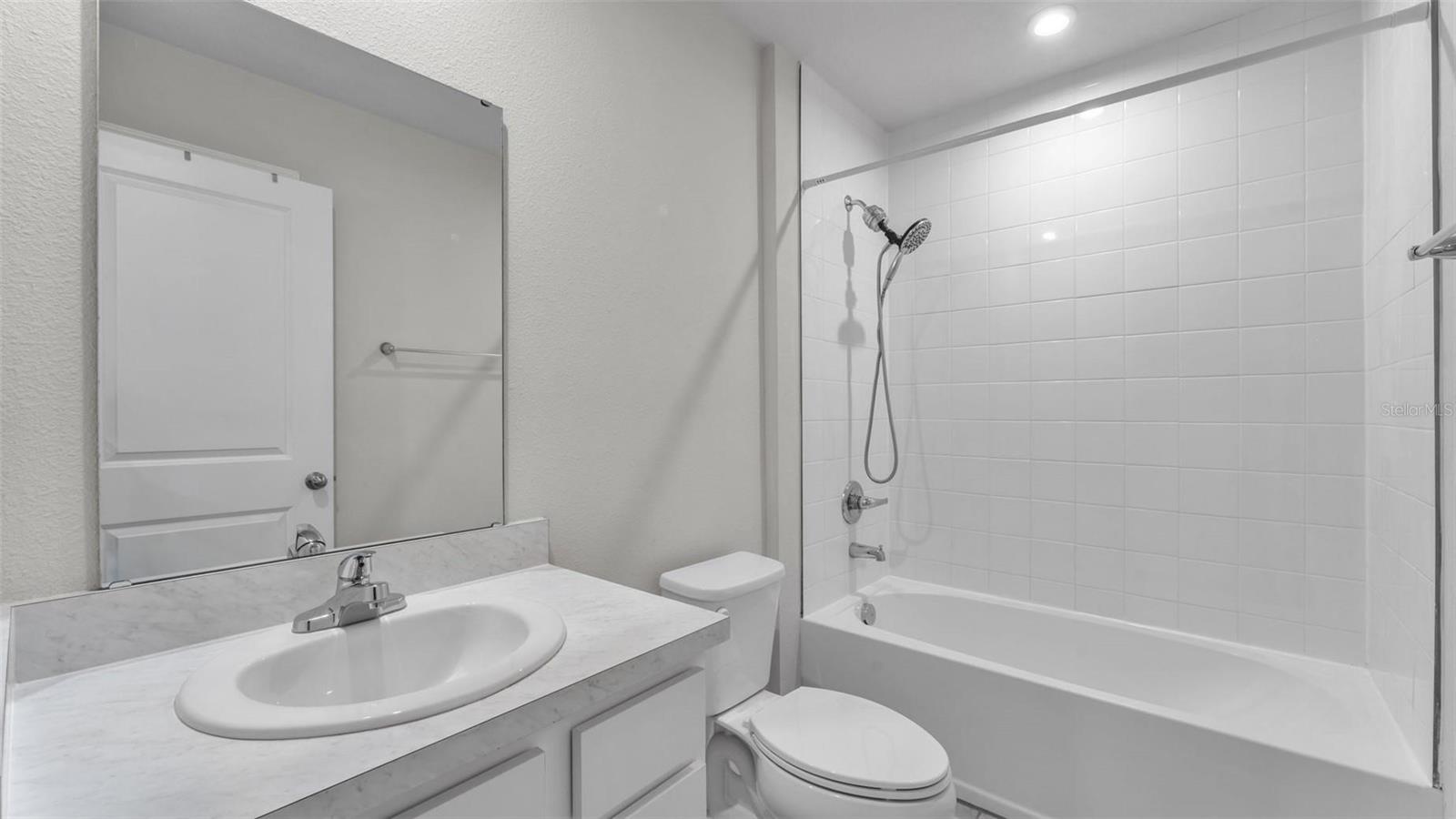 LAKES/LUCERNE PARK PH 6 - Residential Lease