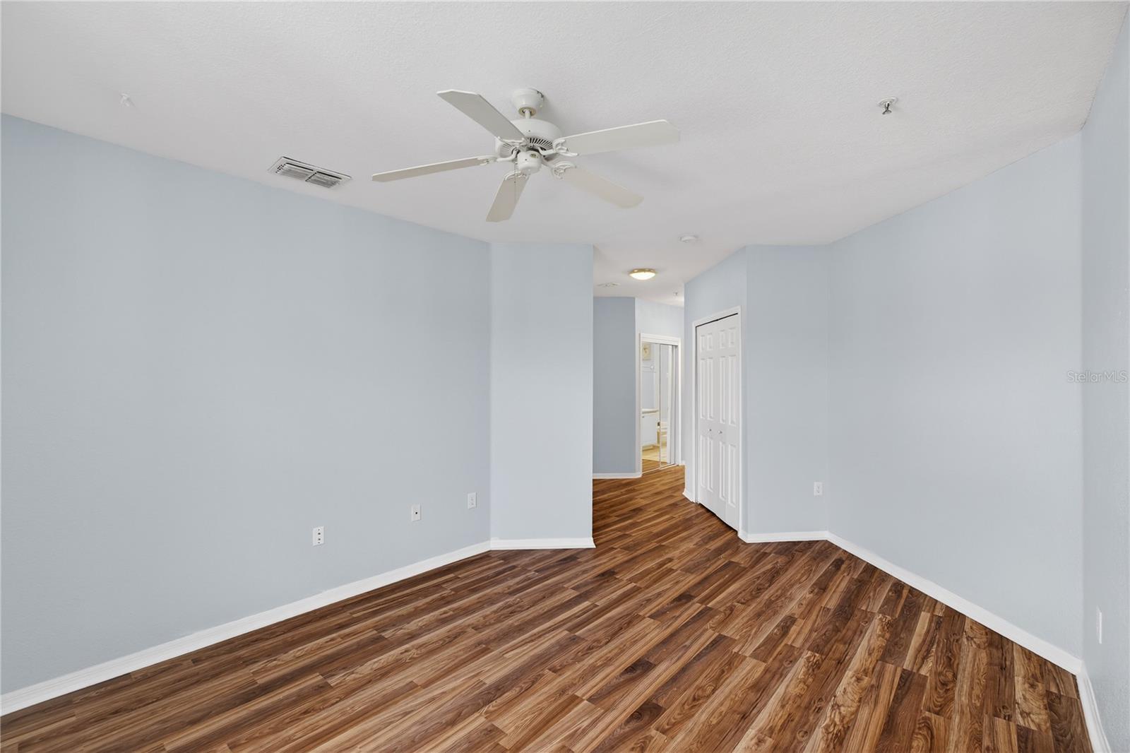 REGISTRY/MICHIGAN PARK CONDO - Residential