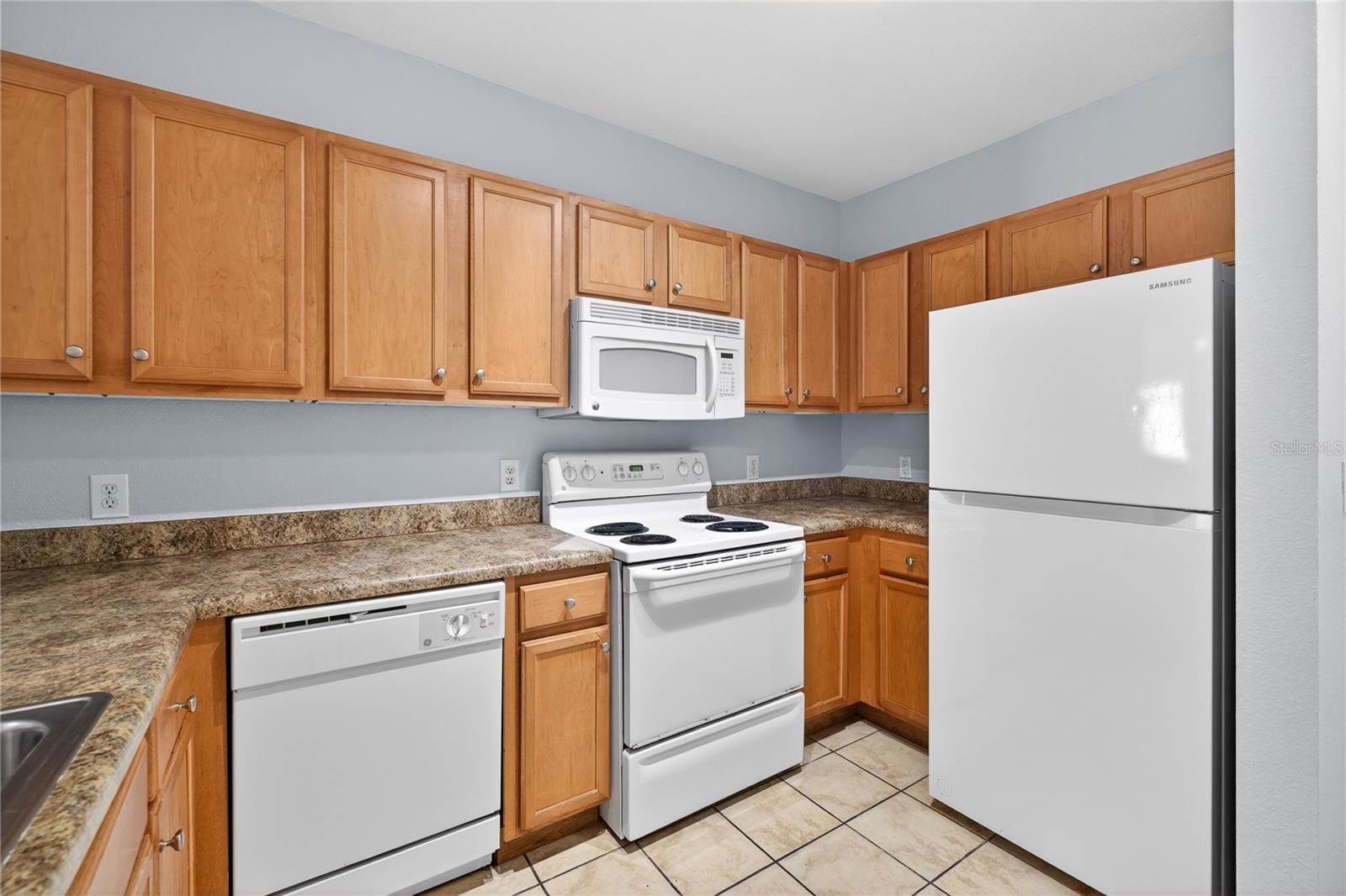 REGISTRY/MICHIGAN PARK CONDO - Residential