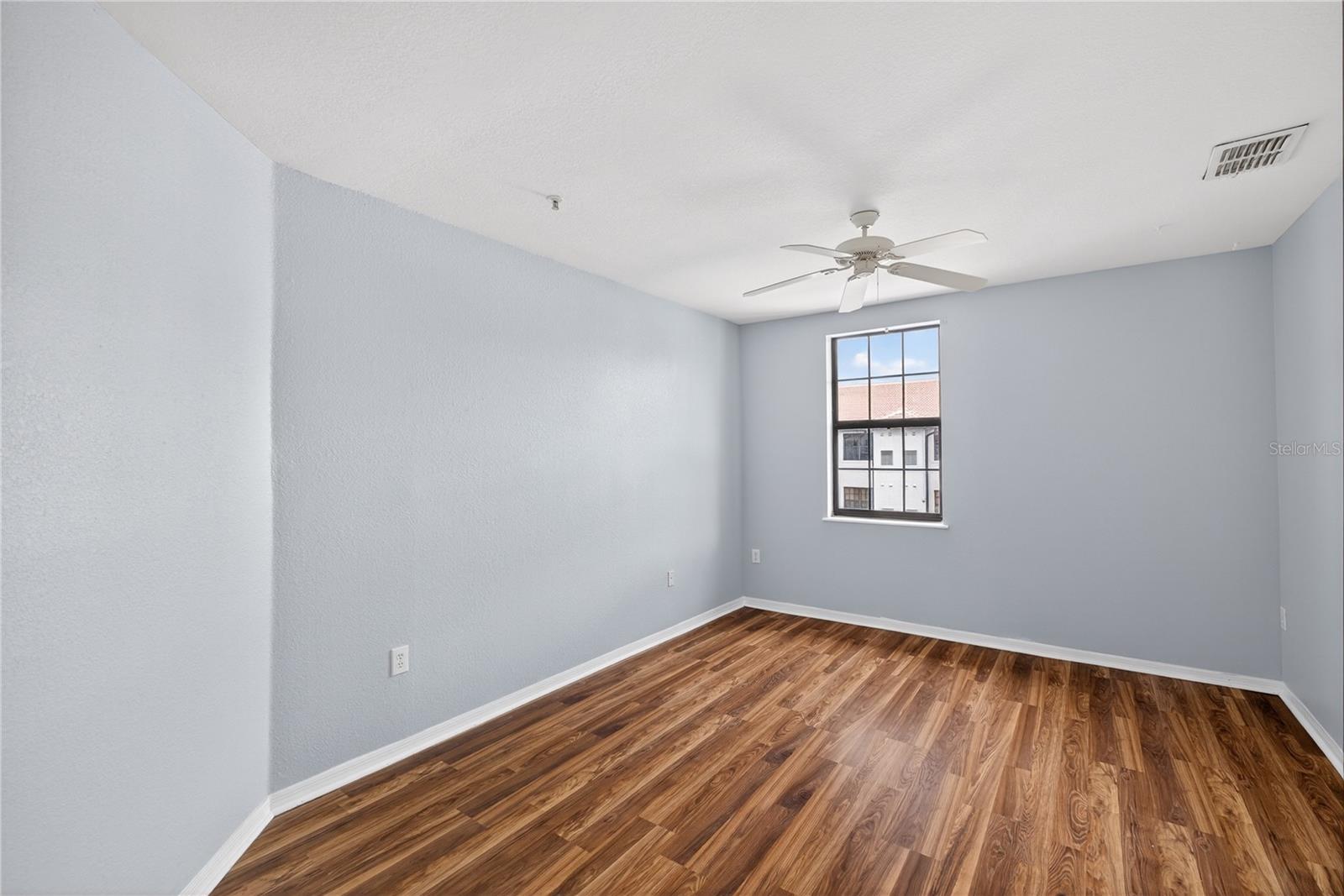 REGISTRY/MICHIGAN PARK CONDO - Residential