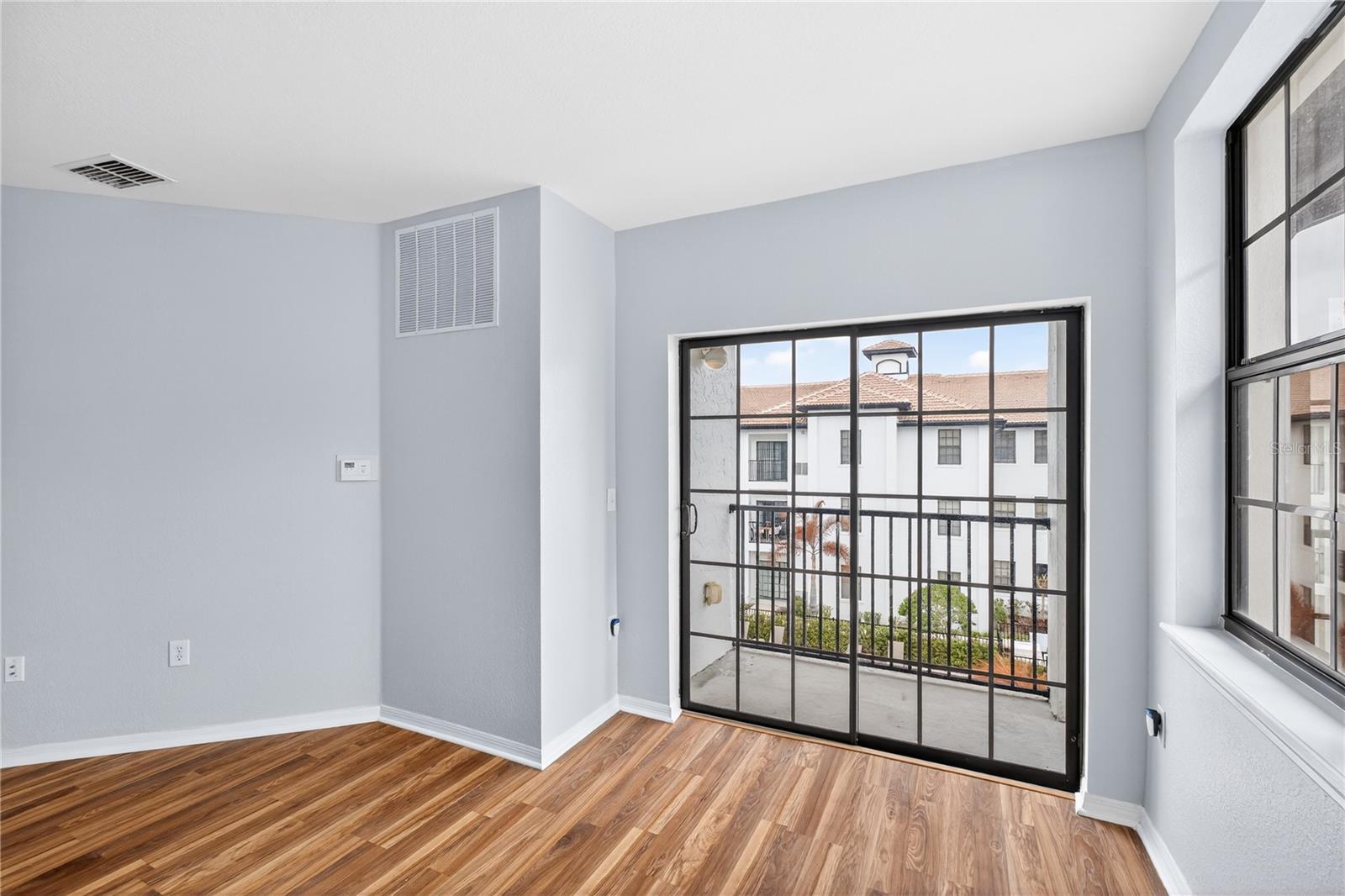 REGISTRY/MICHIGAN PARK CONDO - Residential