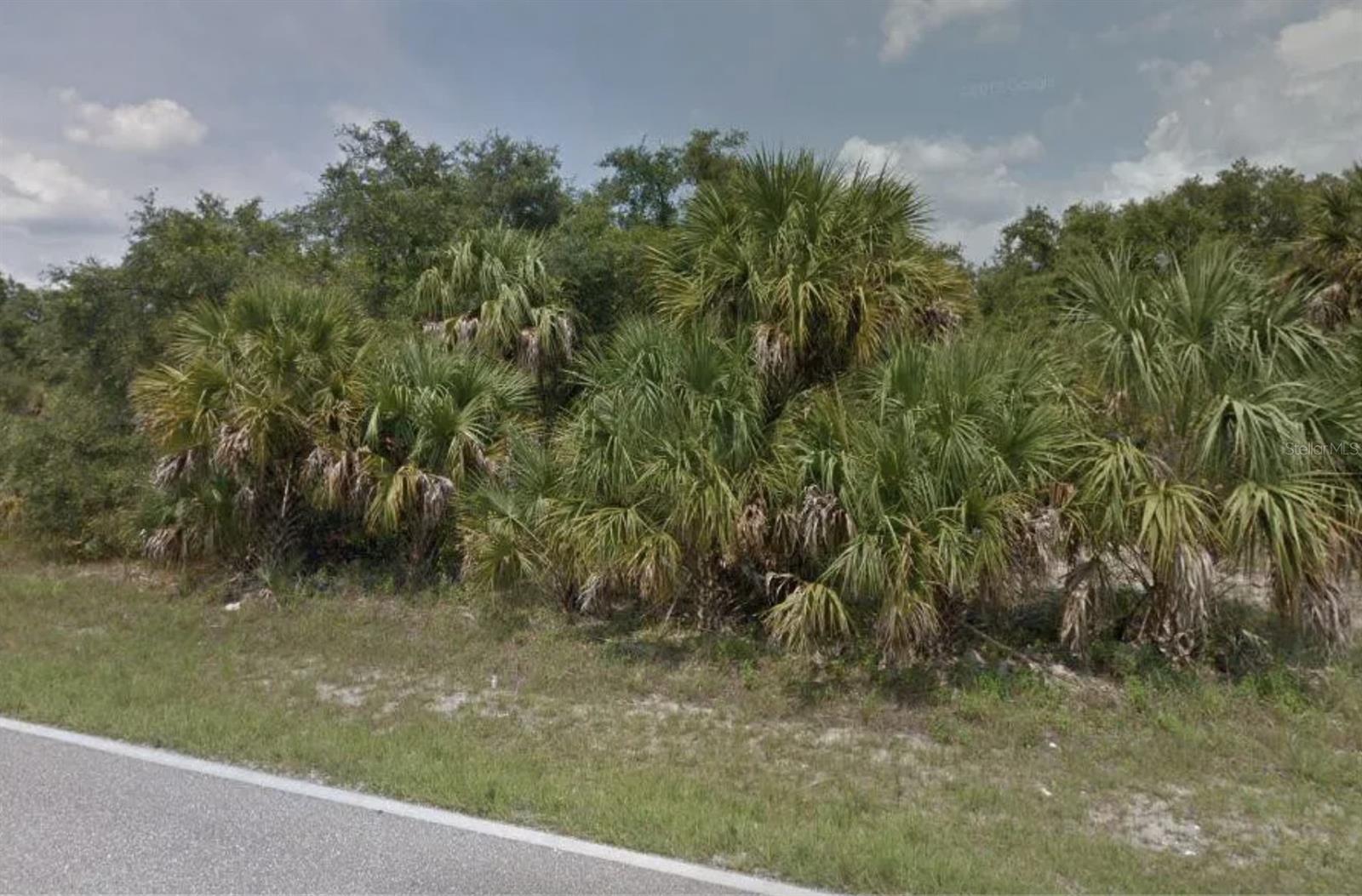 Fantastic opportunity to own an 80x125 vacant lot in the rapidly growing area of Port Charlotte! Whether you're ready to build now or looking to invest for the future, this property offers flexibility.
This residential lot is ideal for constructing a custom single-family home. Surrounded by a mix of new development and natural Florida beauty, you’ll enjoy the peace of a quiet neighborhood with convenient access to shopping, restaurants, schools, golf, and beaches. Power is nearby, and the lot is easily accessible via paved roads. Secure your piece of paradise in Port Charlotte—buy and build, or hold as a long-term investment!