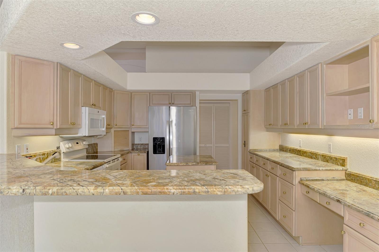 ROTONDA WEST BROADMOOR - Residential