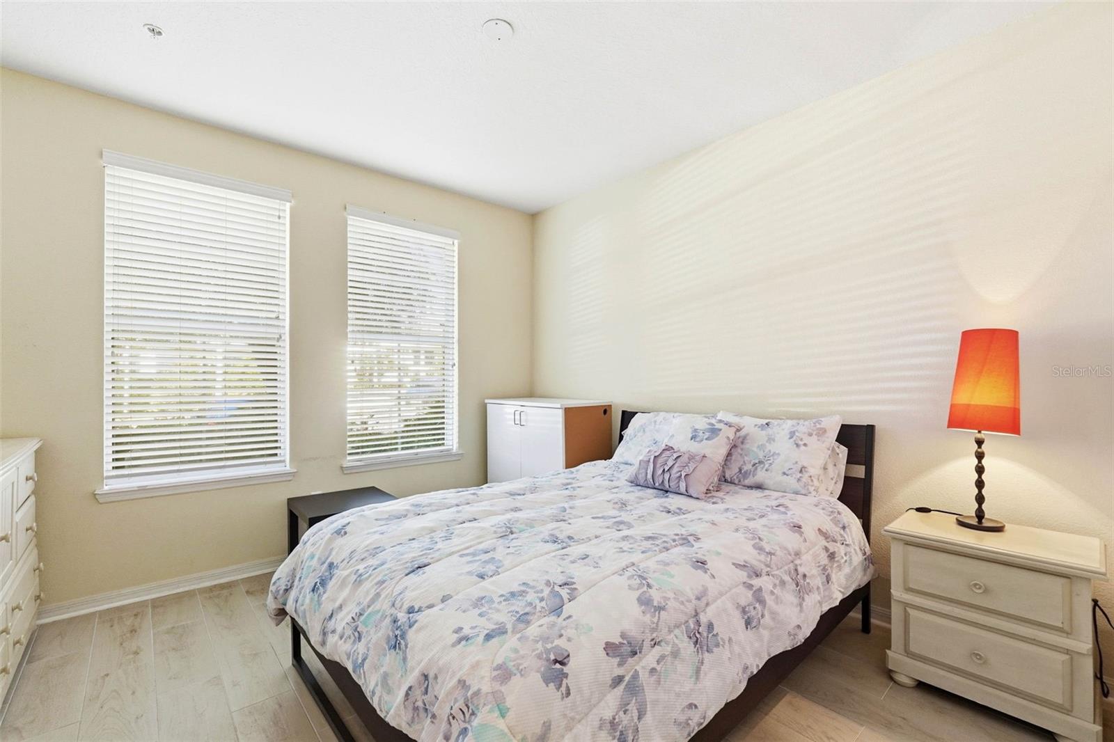 LAKESIDE AT LAKES OF WINDERMERE CONDO PH 3 - Residential Lease