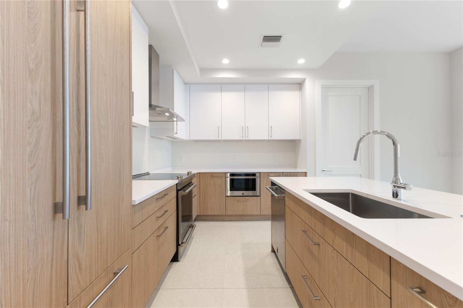 235 1ST AVENUE S 1407