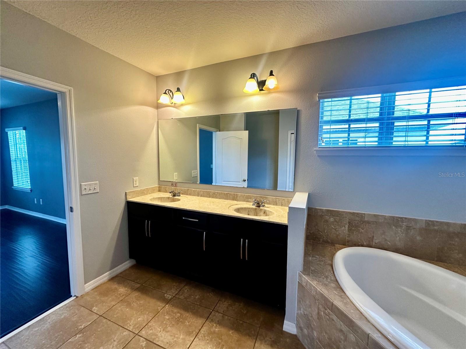 JESUPS RESERVE TWNHMS REP - Residential Lease