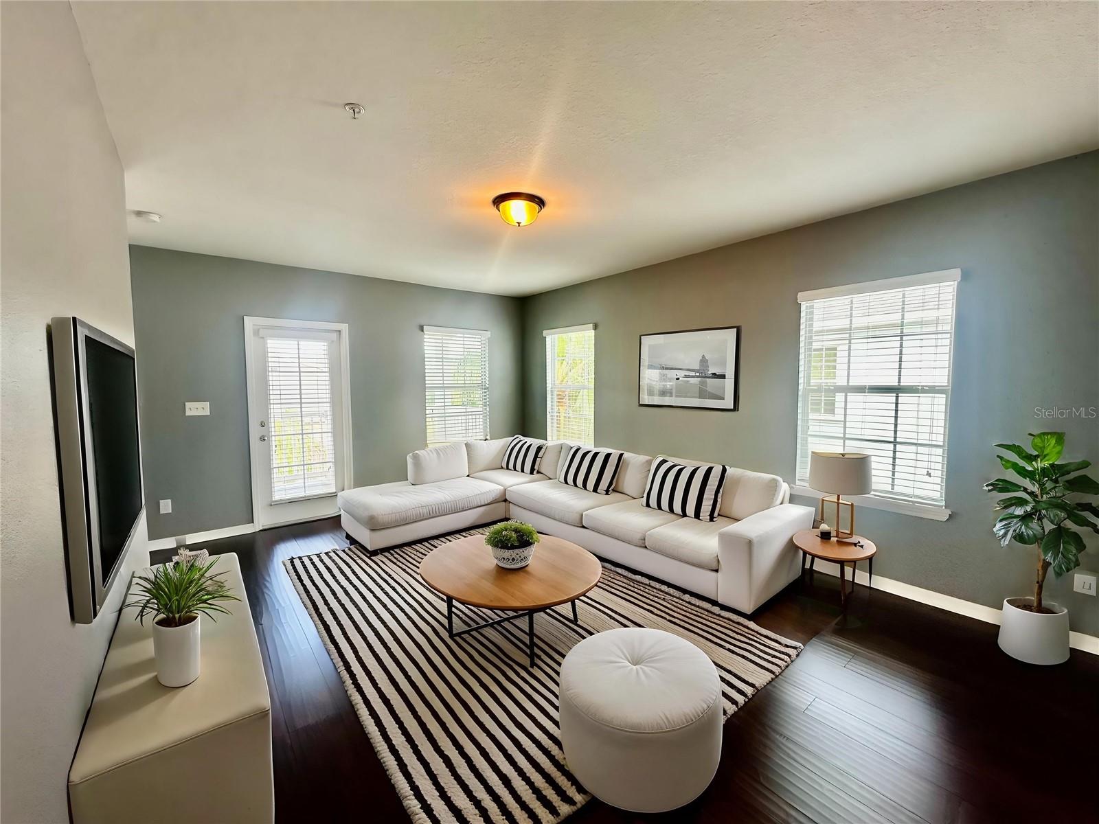 JESUPS RESERVE TWNHMS REP - Residential Lease