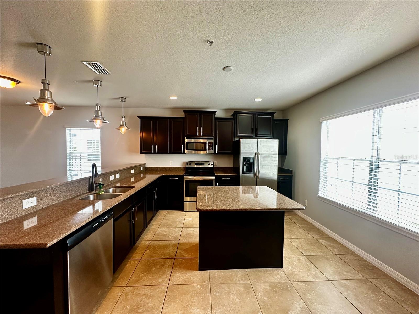 JESUPS RESERVE TWNHMS REP - Residential Lease