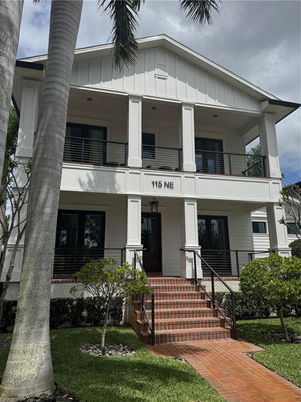 Photo of 115 27th Avenue NE, St Petersburg, FL 33704 (MLS # TB8492302)