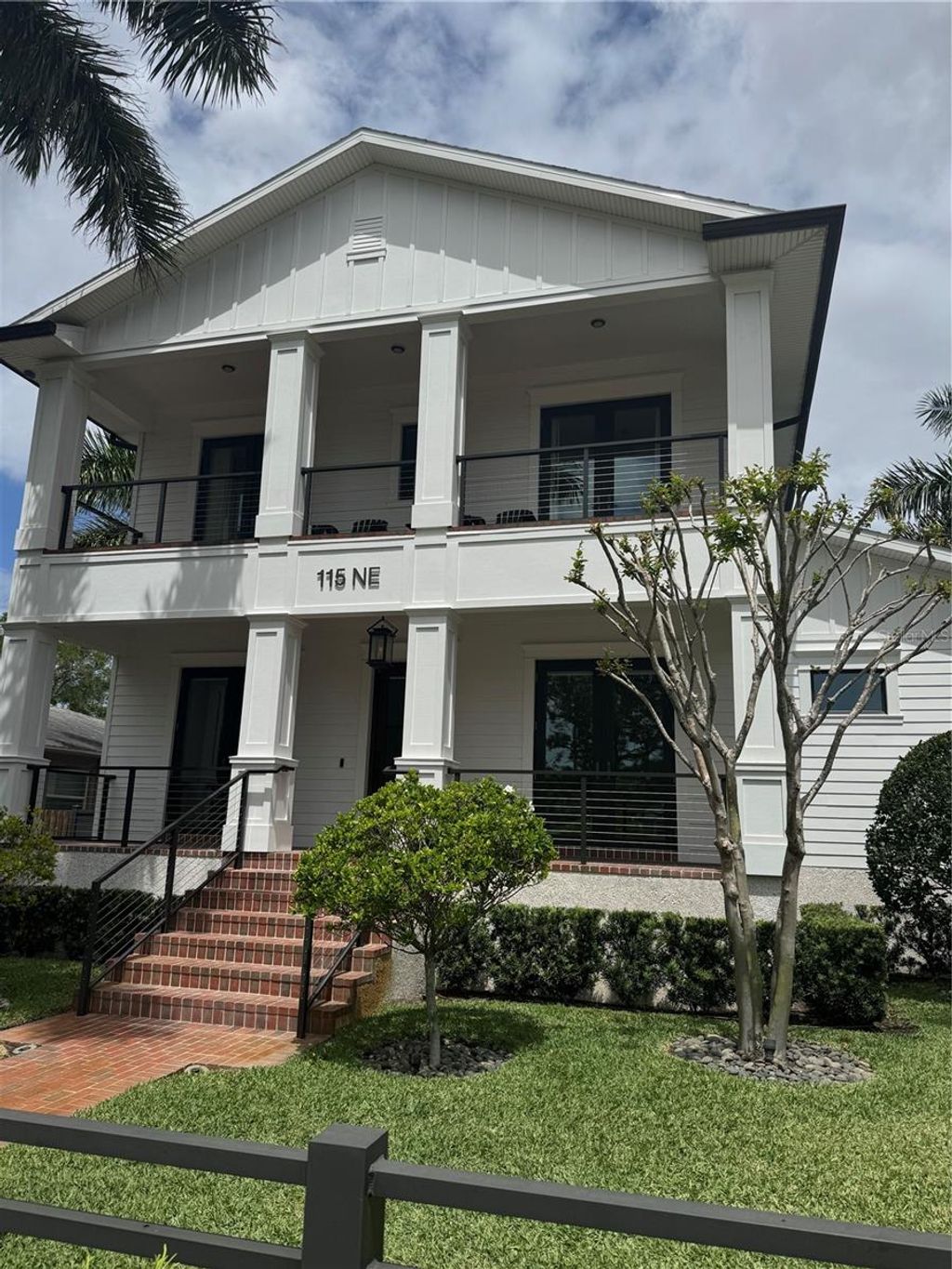 Photo of 115 27th Avenue NE, St Petersburg, FL 33704 (MLS # TB8492302)