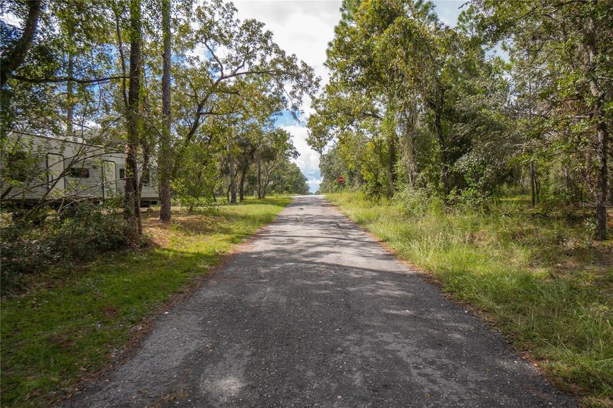 Great day to make a great real estate investment! Prime location in Inverness on a paved road, near shopping, restaurants, excellent schools and health care. Rear of the property faces the south! So pretty, don't miss out!