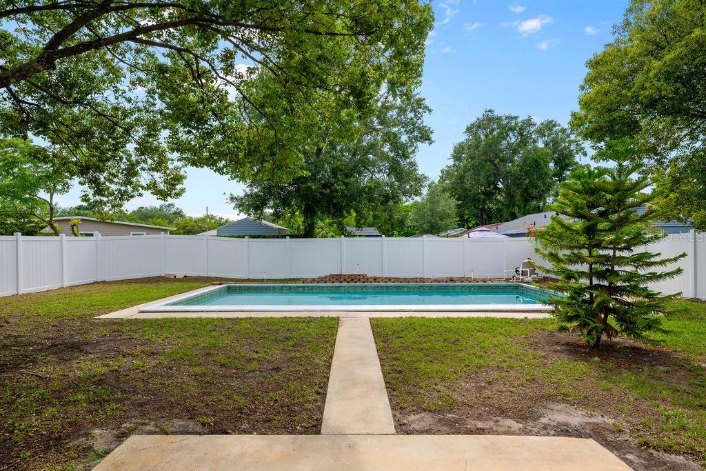 6 S LAKEWOOD DRIVE