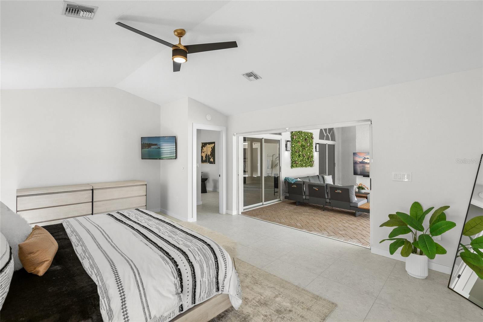 SOUTHBAY YACHT & RACQUET CLUB - Residential